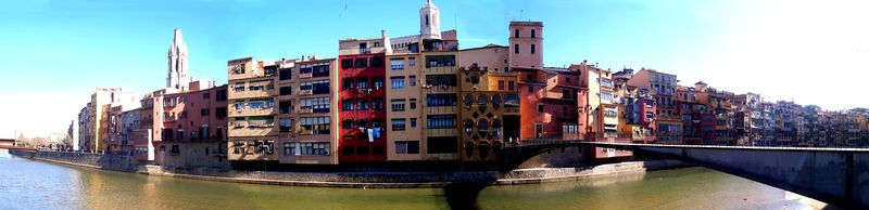 ملف:Panorama Girona Cases del Riu.jpg