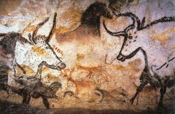 لوحات من العصر الحجري الحديث للثيران في كهف لاسكو، عمرها أكثر من 17000 عام
