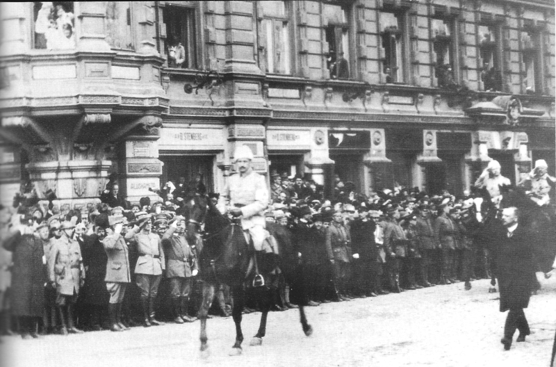 ملف:Mannerheim In Victory Parade 1918.png