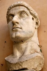 رأس تمثال عملاق لقسطنطين الأول