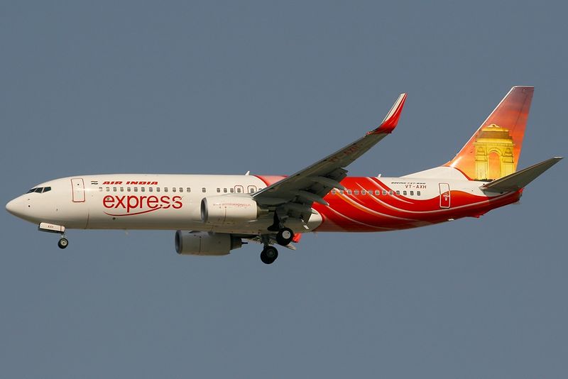 ملف:Boeing 737-8HJ, Air India Express AN1157698.jpg