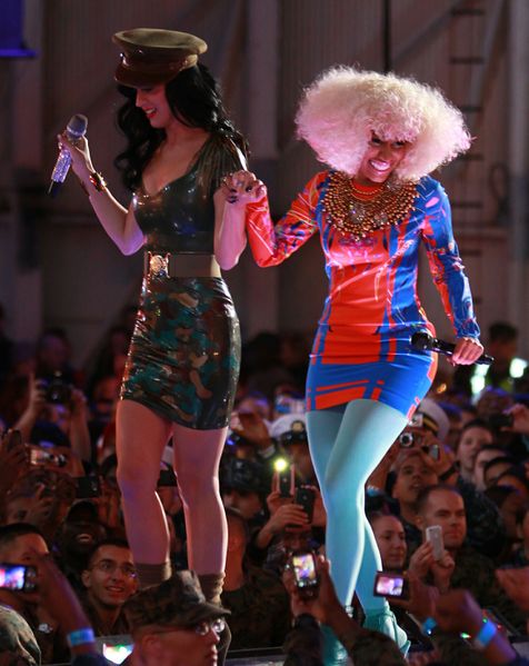 ملف:Katy Perry and Nicki Minaj (cropped).jpg
