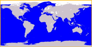 خريطة العالم موضح عليها انتشار الحيتان القاتلة في جميع المحيطات، باستثناء المنطقة القطبية الشمالية. وهي غير متواجدة أيضاً في البحر الأسود وبحر البلطيق.