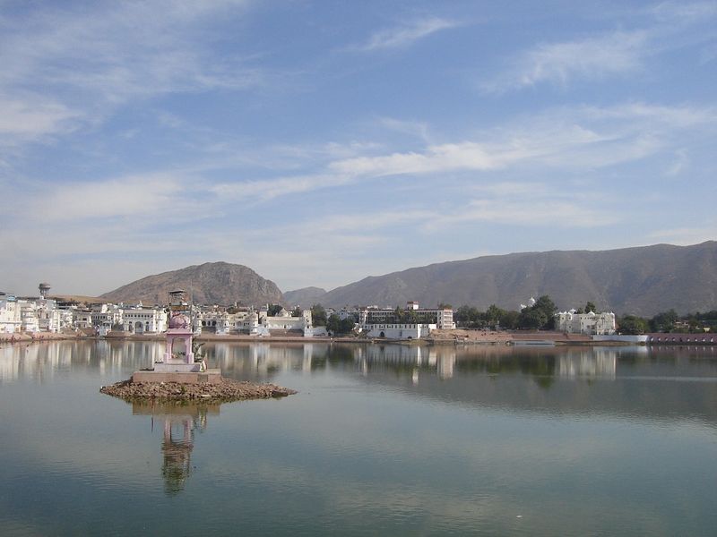 ملف:Pushkar Lake.JPG
