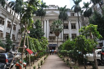 جامعة كلكتا, the oldest public university of India.