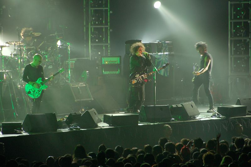 ملف:The Cure Live in Singapore 2- 1st August 2007.jpg