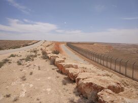 גדר הגבול עם מצרים לאורך כביש 10.jpg