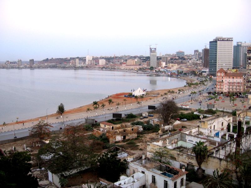 ملف:Marginal of Luanda.JPG