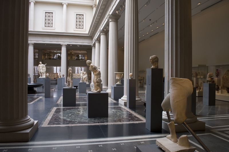 ملف:Photograph of the New Roman Gallery at the Metropolitan—New York City.jpg