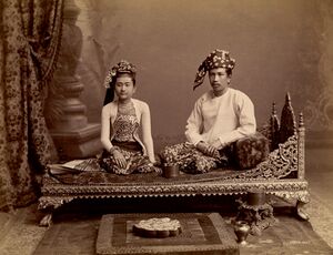 Upper class Burmese couple in the 1890s.jpg
