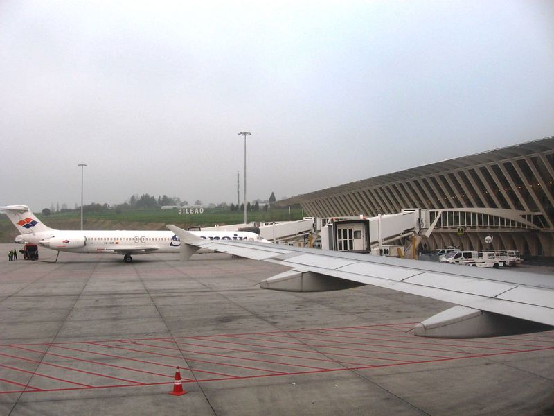 ملف:Aeropuerto de Bilbao.jpg