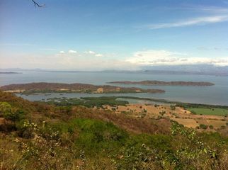 Las islas Venado (izquierda) y Bejuco (derecha) vistas desde el cerro La Gloria, península de Nicoya.