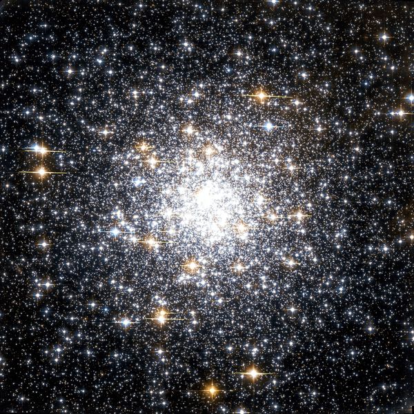 ملف:Messier 69 Hubble WikiSky.jpg