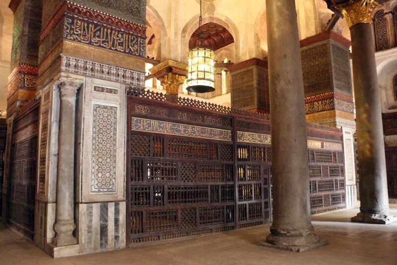 ملف:Cairo, madrasa del sultano qalaun, mausoleo, interno 02.JPG