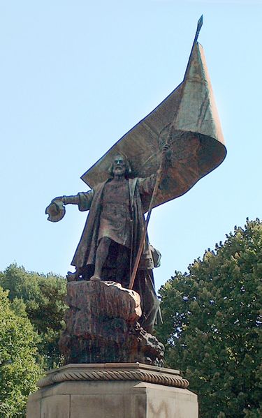 ملف:Bernardelli - Monumento a Cabral.jpg