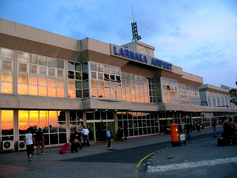 ملف:Larnaca airport.jpg