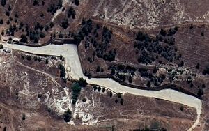 بوابات لمنشأة عسكرية تحت الأرض قرب السفيرة