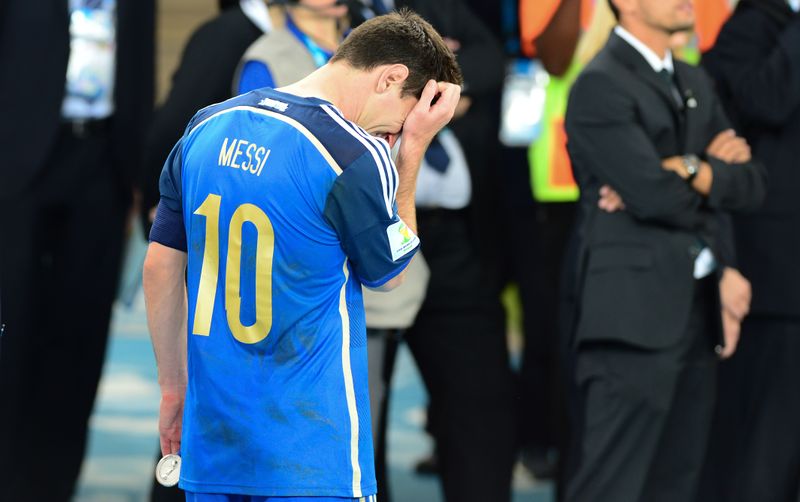 ملف:Lionel Messi in tears after the final.jpg
