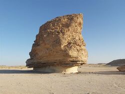 صخرة شرووت، المزيونة، عمان.jpg