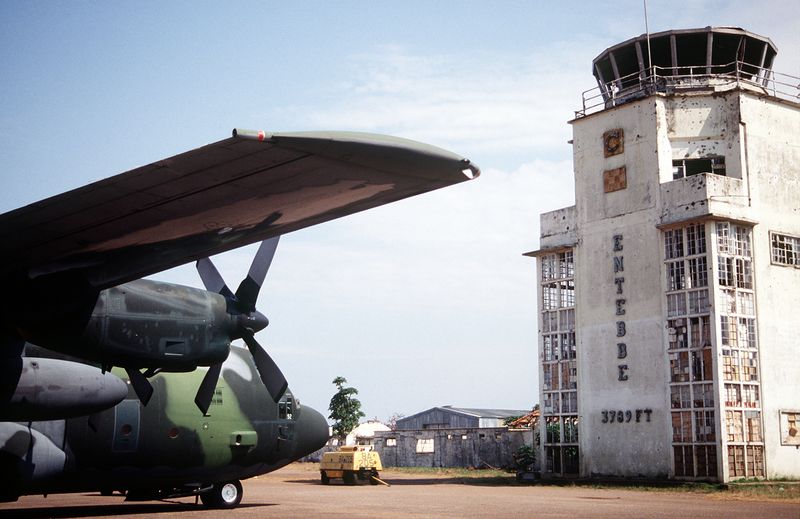 ملف:Entebbe Airport DF-ST-99-05538.jpg