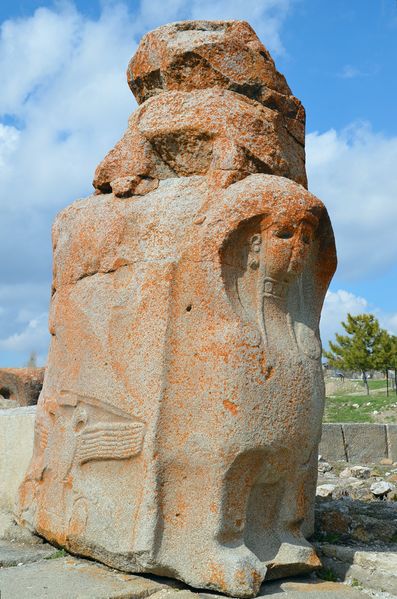 ملف:The Sphinx Gate, 14th century BC, Alacahöyük, Turkey (25533509653).jpg