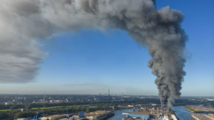 حريق ميناء دويسبورج بألمانيا