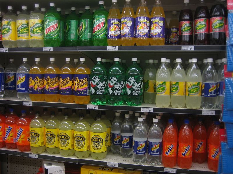 ملف:Soft drink shelf.JPG