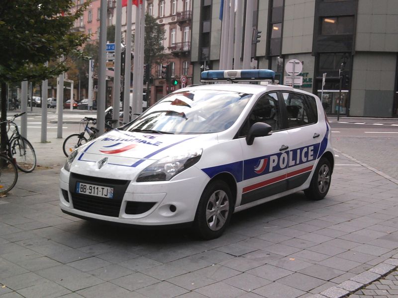 ملف:Renault Scénic III Police nationale, place de la gare Strasbourg.jpg