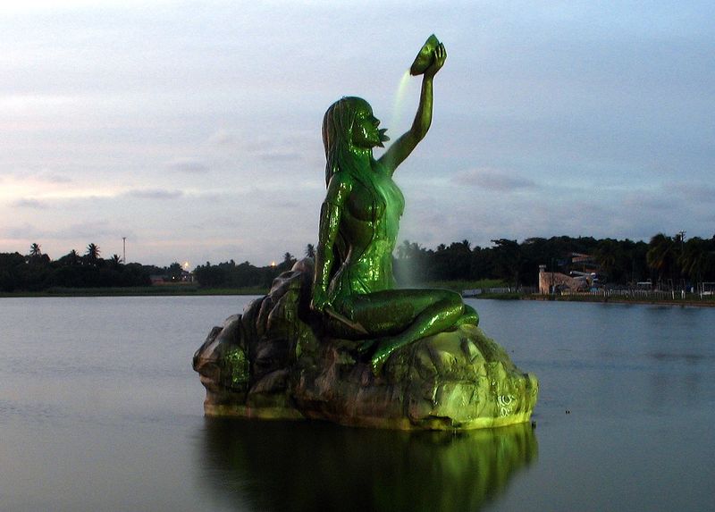 ملف:Estatua de Iracema da lagoa da Messejana.jpg