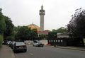 حديقة ريجنت بارك ويظهر مسجد لندن المركزي في الخلف