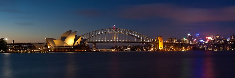 ملف:Sydney Harbour pano at night.jpg