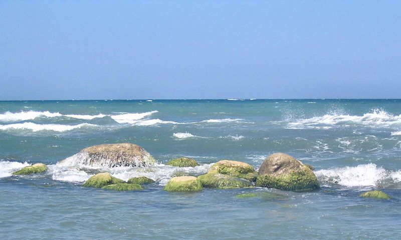 ملف:Caspian Sea in Mazandaran.jpg