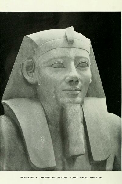 ملف:Statue Senusret I Petrie.jpg