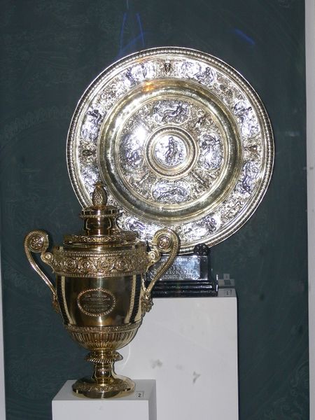 ملف:Wimbledon trophies.jpg