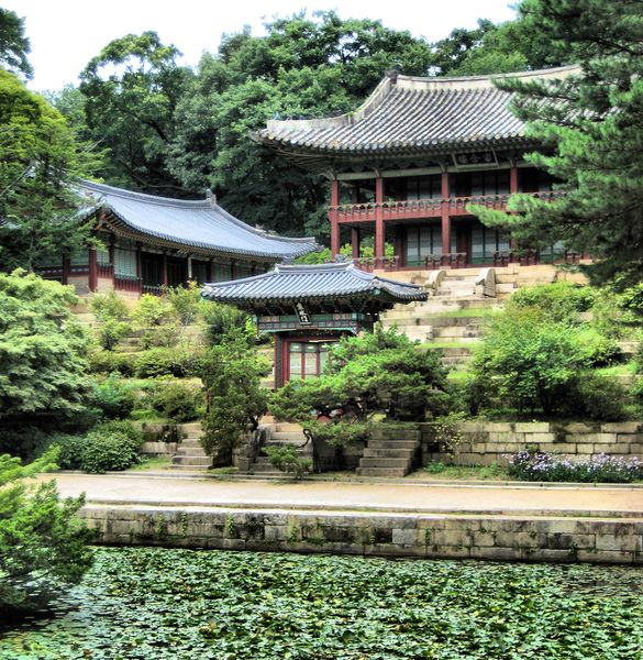ملف:Changdeokgung Garden Pavillion (1509046103).jpg