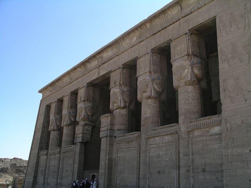 ملف:Hathor temple Dendera 23 12 2003.jpg