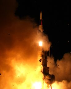 إطلاق آرو 2 في فبراير 2011.