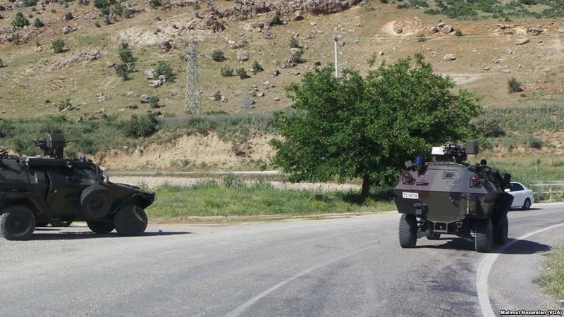 ملف:Turkish Army vehicles in Diyarbakır.jpg