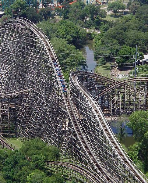 ملف:Wooden roller coaster txgi.jpg