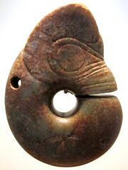 Cultura di hongshan (neolitico), oggetto rituale zhulong (dragone-maiale) in nefrite, da lianing, 3500 ac. ca.JPG