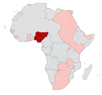 نيجريا (بالأحمر) الحيازات البريطانية في أفريقيا (الوردي) 1914