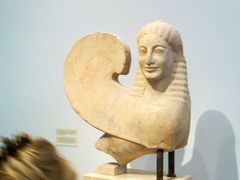 تمثال يشبه إبي الهول من 540 سنة قبل الميلاد وجد في أثينا