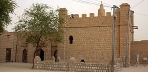 مسجد سيدي يحيى ويحتوي على العديد من الأضرحة الصوفية في تنبكتو.