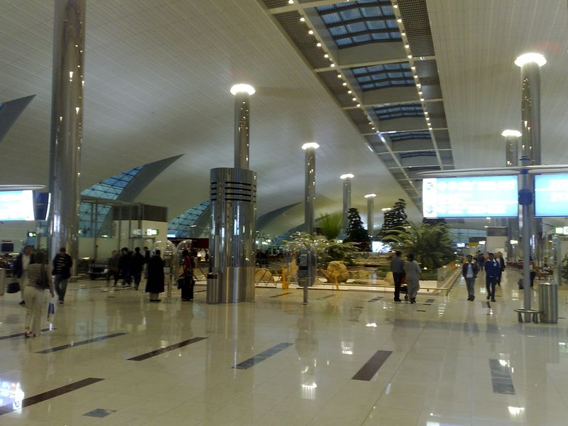 ملف:Aeroport de dubai terminal 3 aile.jpg