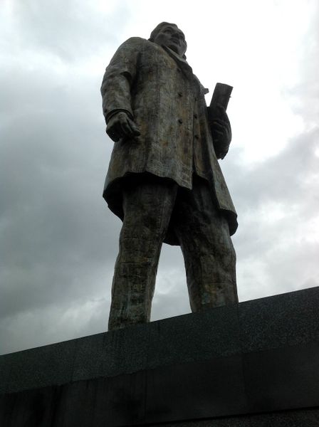 ملف:Rizal Statue Calamba.jpg