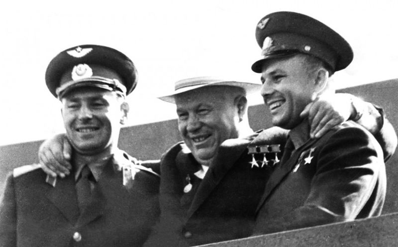 ملف:Titov, Khruschev, Gagarin 1961.jpg