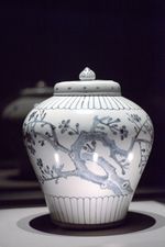 Joseon porcelain Lidded pot to draw pattern of plum blossom, and Bamboos wtith blue pigment 01.jpg
