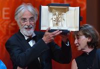 هانكه أثناء تسلمه جائزة السعفة الذهبية في مهرجان كان السينمائي 2012، عن فيلم الحب.