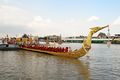 المركب الملكية سوفاناهونجسا (Suphannahong) ترسو على وات آرون بيير، وهي واحدة من السفن الملكية التايلاندية المميزة في احتفال المركب الملكية