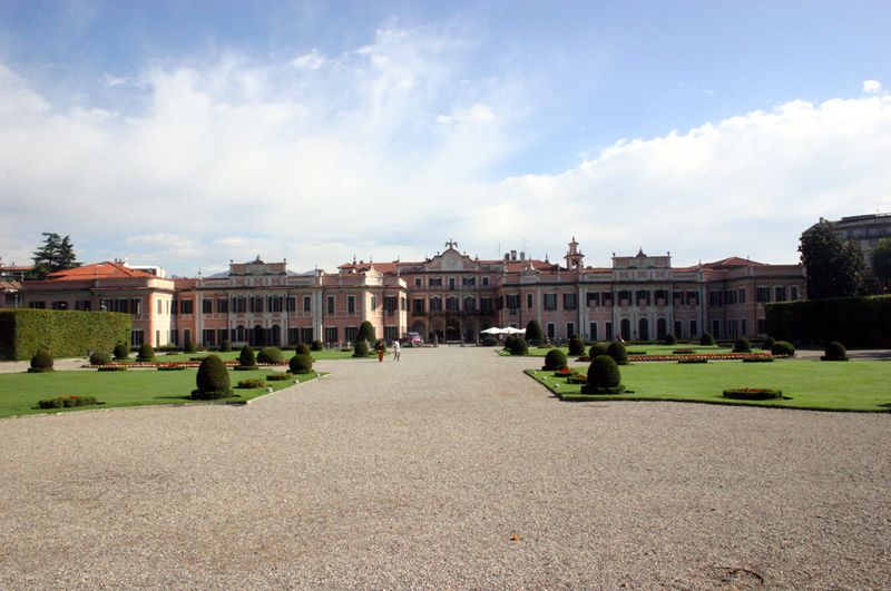 ملف:Varese Palazzo Estense.jpg